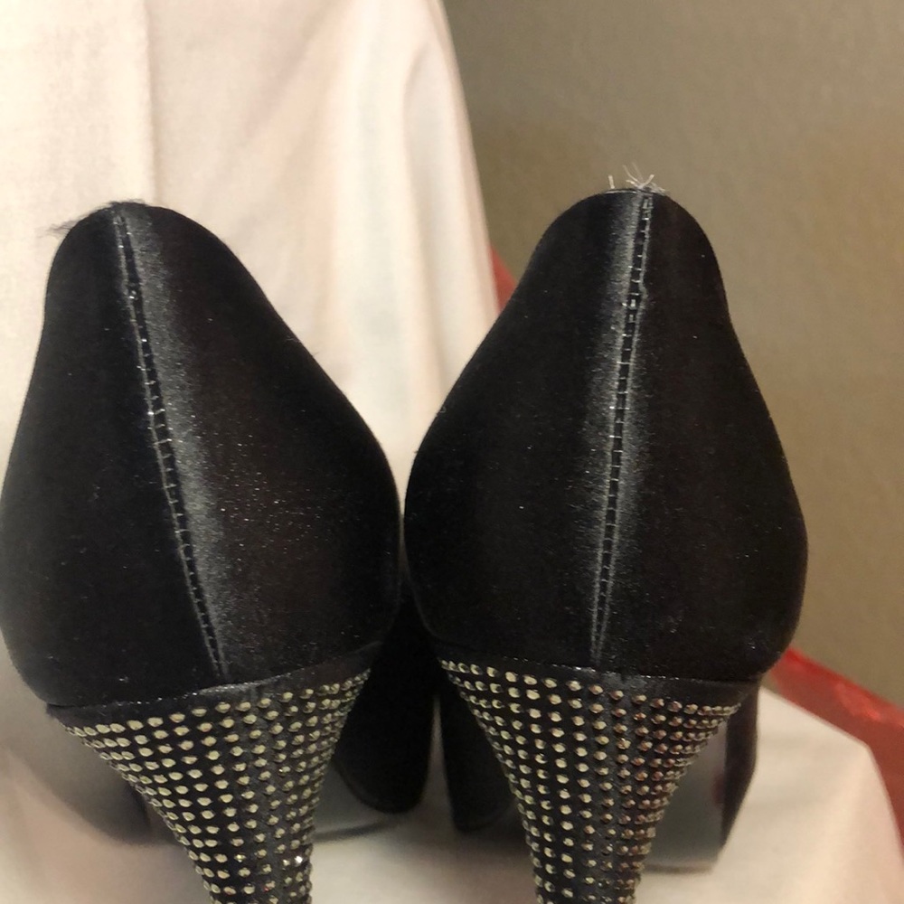 Shoes - Picture 4 of 8